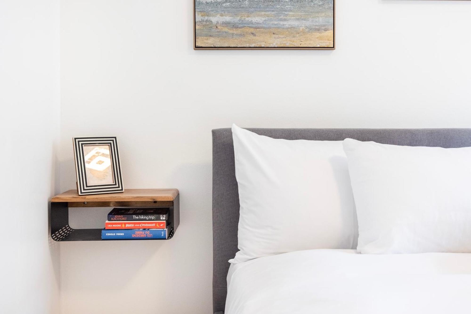 Апартаменты Stunning 2bed In Soho,steps From Piccadilly Circus Лондон