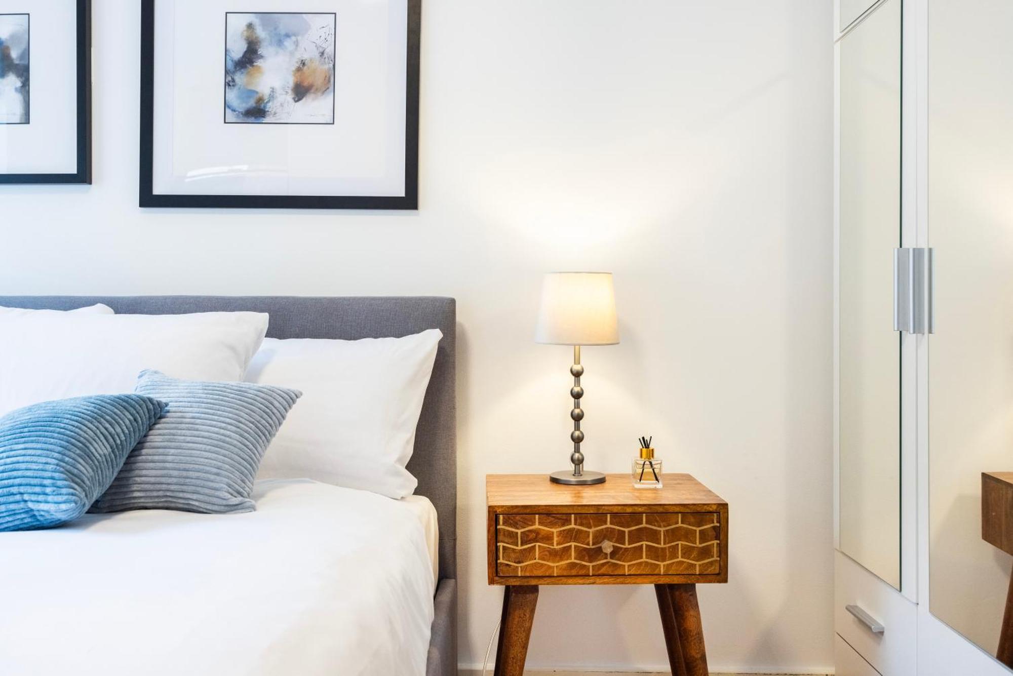 Апартаменты Stunning 2bed In Soho,steps From Piccadilly Circus Лондон